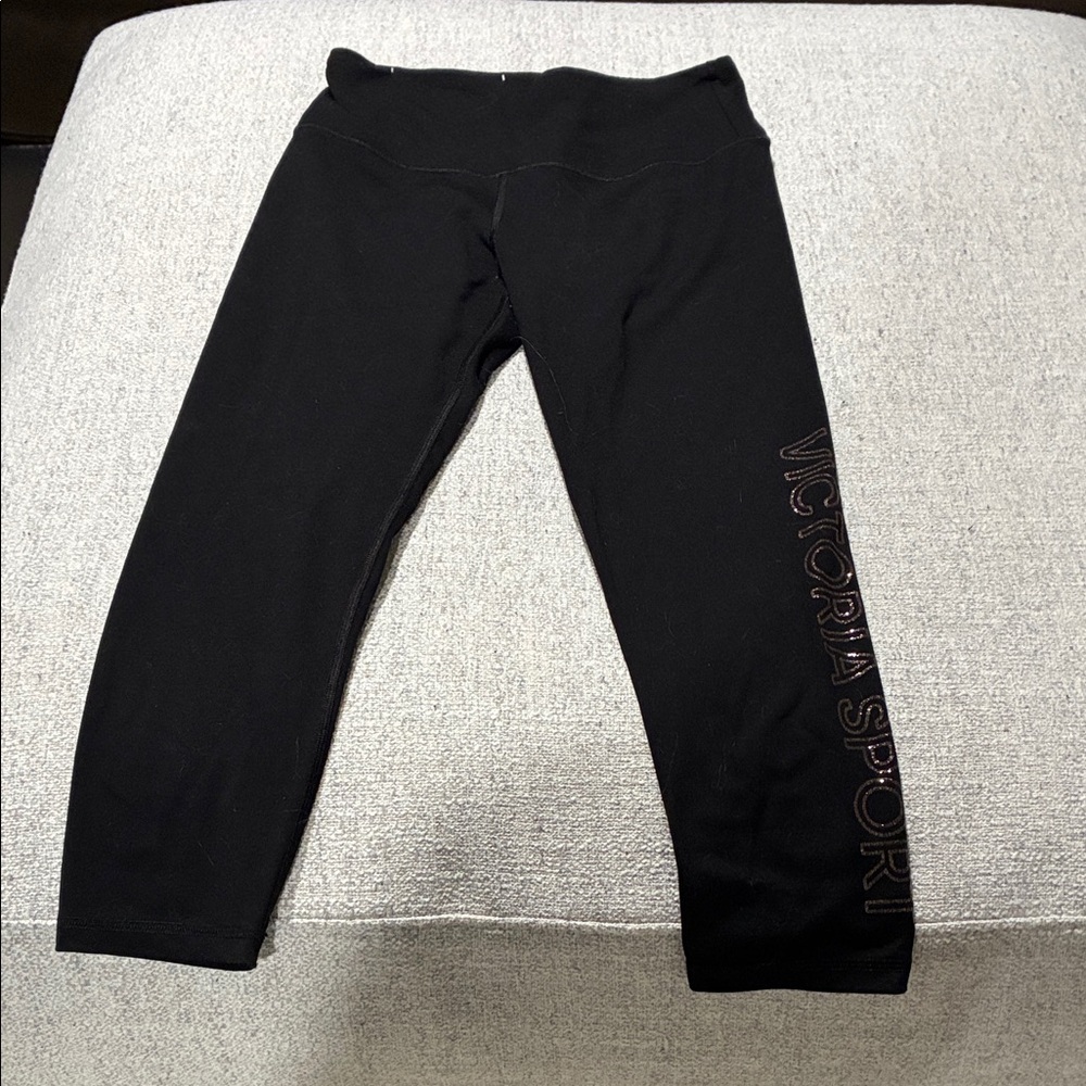 Victoria Sport Black Women's cropped Leggings